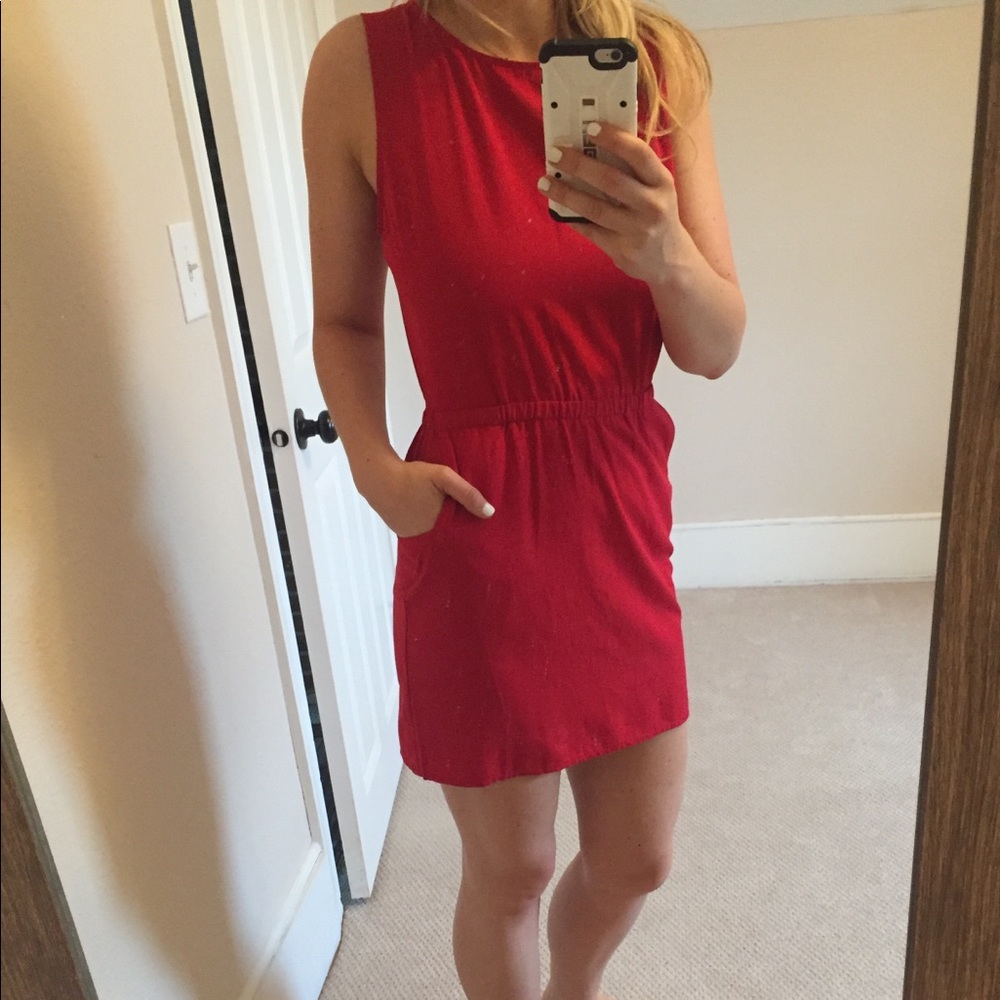 Red, open flutter back dress. Has pockets!